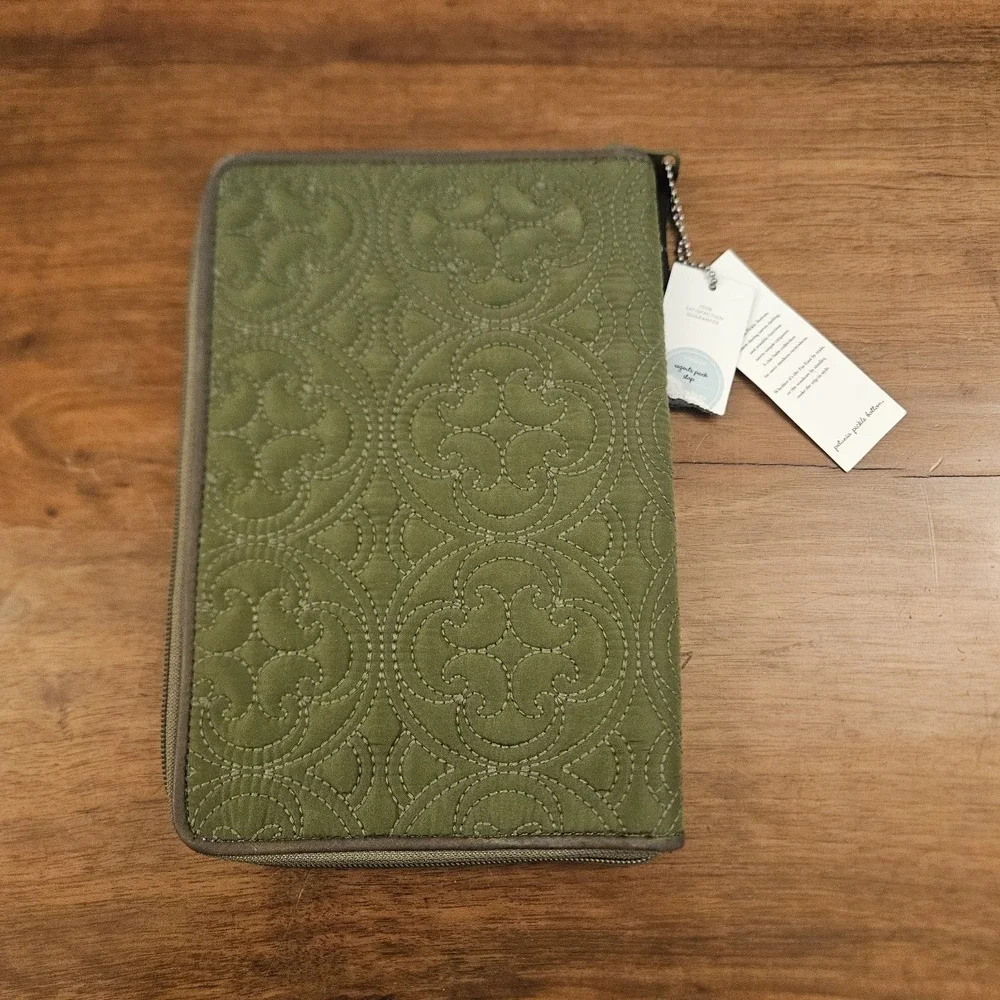 Petunia Pickle Bottom Zip Around Regents Park Stop Beginnings Baby Book Green